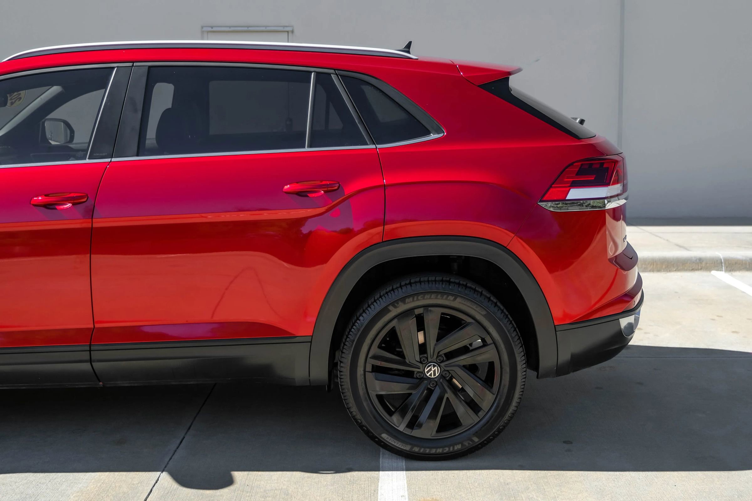 Used 2022 Volkswagen Atlas Cross Sport SE w/ Panoramic Sunroof Package image 8