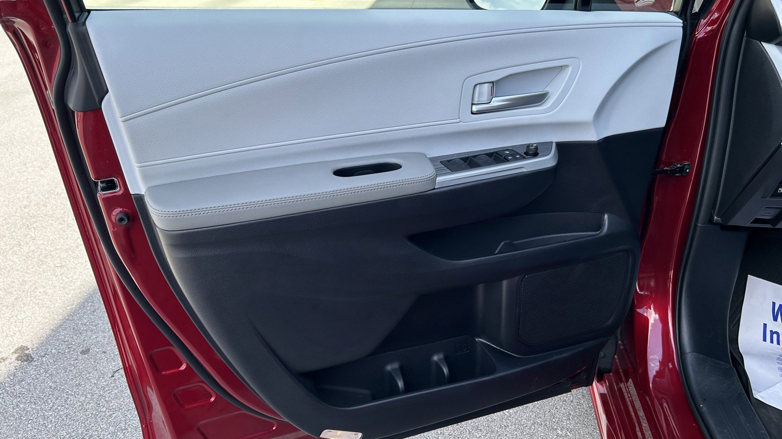 Used 2025 Toyota Sienna XLE w/ XLE Plus Package image 10