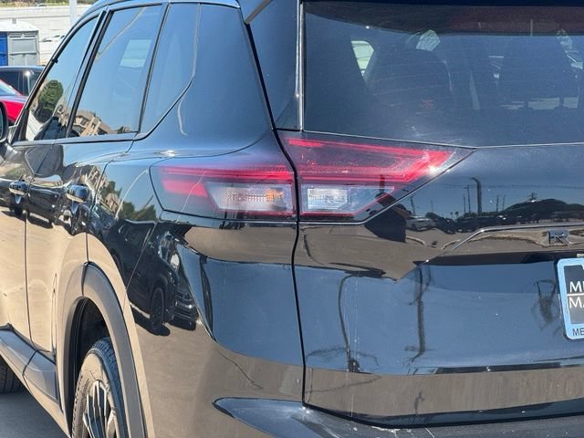 Used 2026 Nissan Rogue Dark Armor FWD image 9