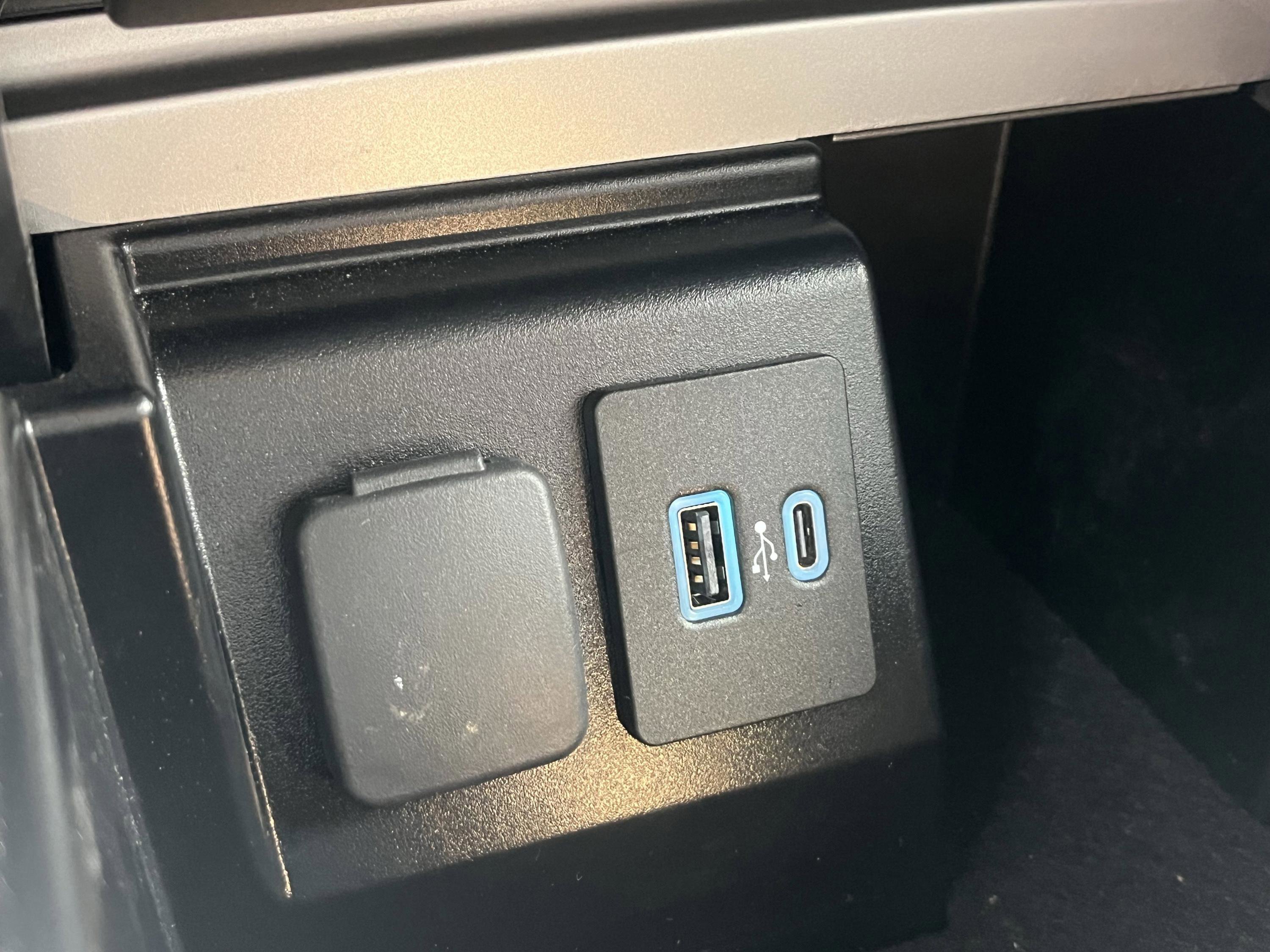 Certified 2023 Ford Explorer XLT w/ Equipment Group 202A image 19