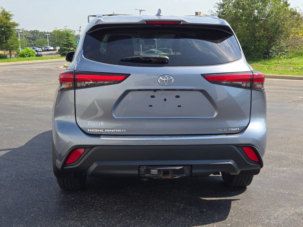 Used 2021 Toyota Highlander XLE AWD/4WD image 13