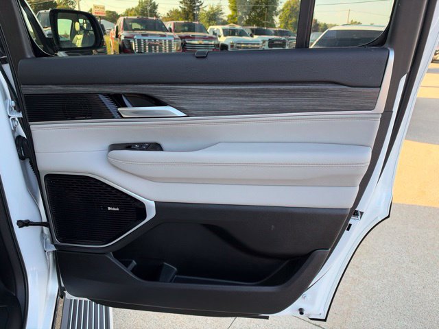 Used 2024 Jeep Wagoneer Series III w/ Premium Group I AWD/4WD image 25