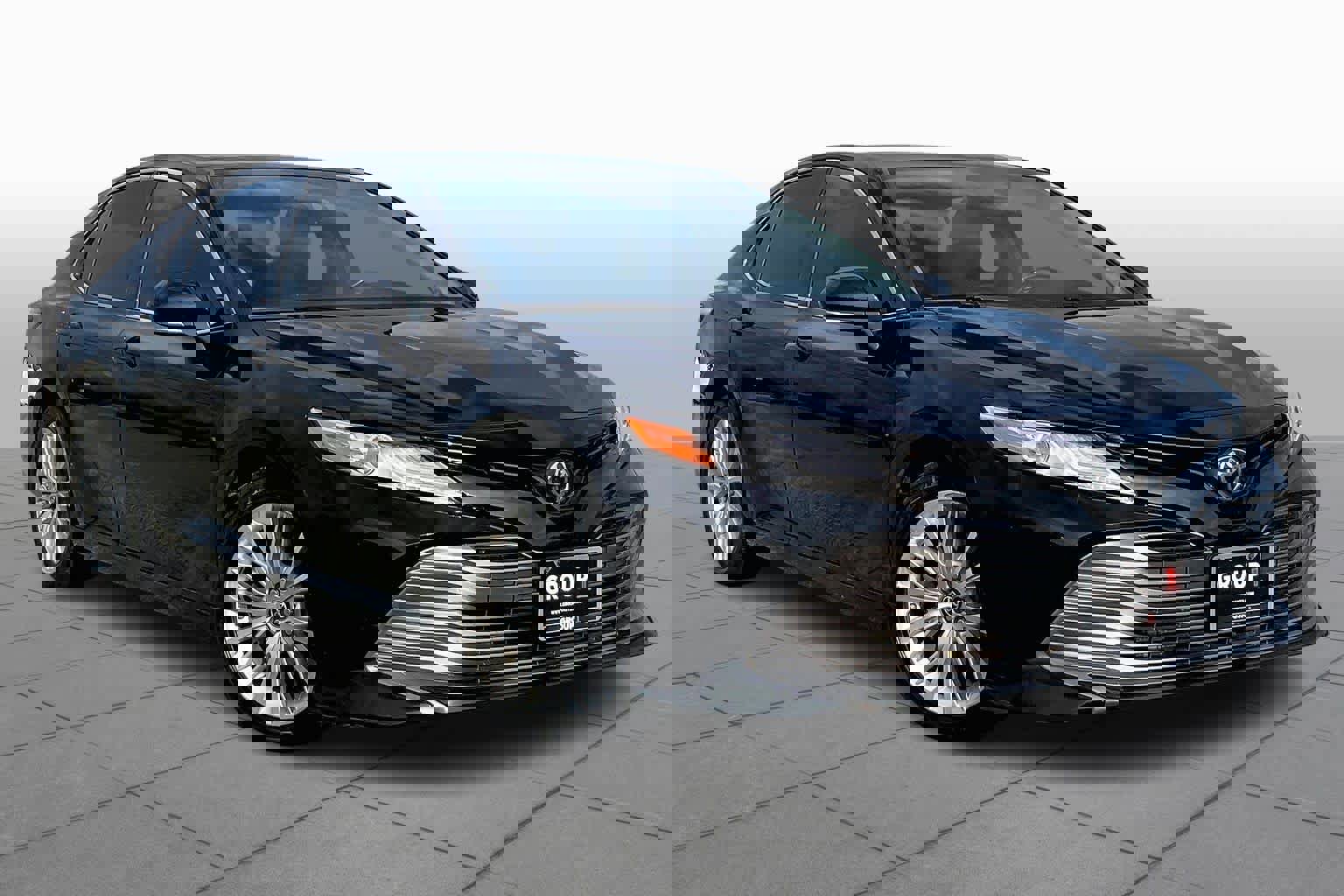 Used 2019 Toyota Camry XLE image 3