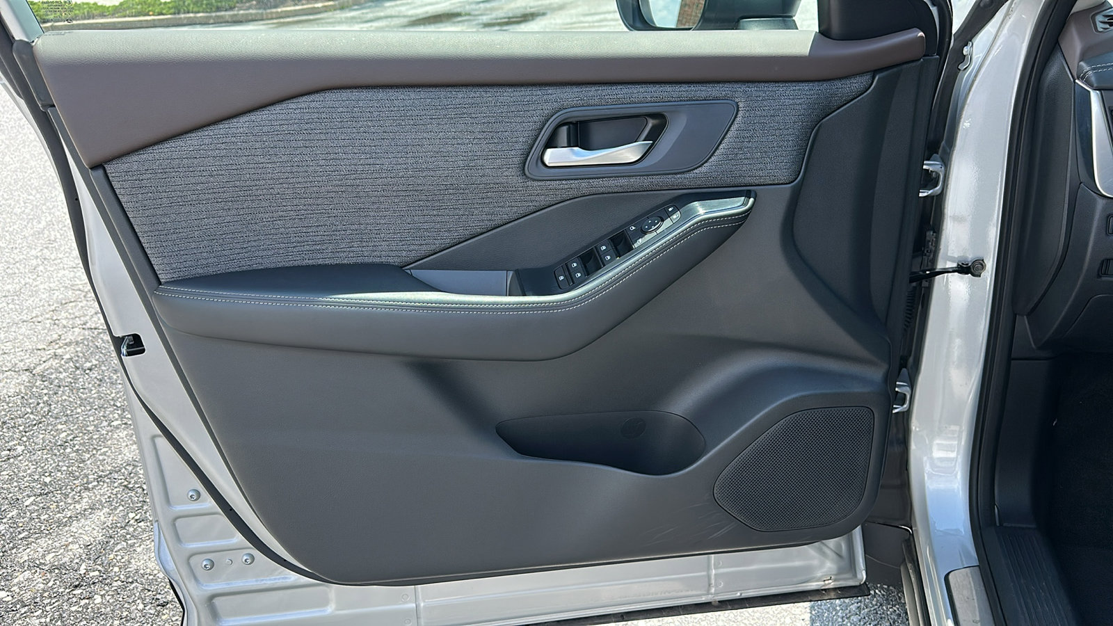 Certified 2023 Nissan Rogue SV image 12