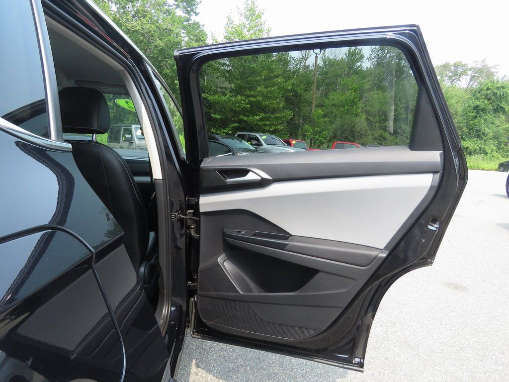 Used 2022 Volkswagen Taos SEL image 16