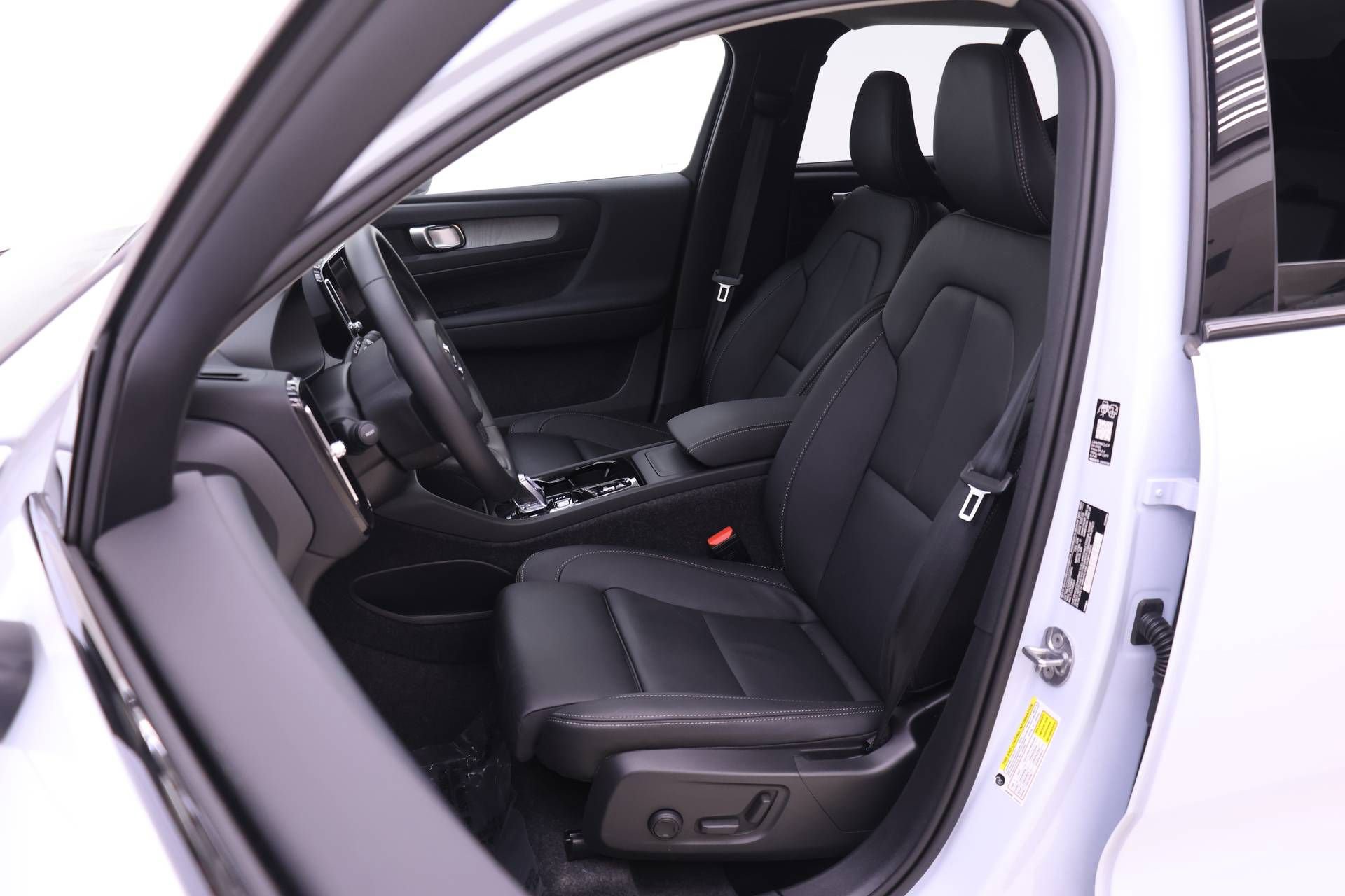 New 2026 Volvo XC40 B5 Plus AWD/4WD image 7