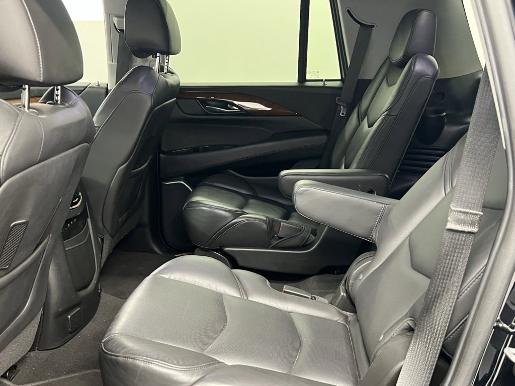 Used 2020 Cadillac Escalade Luxury w/ Escalade Sport Edition image 10