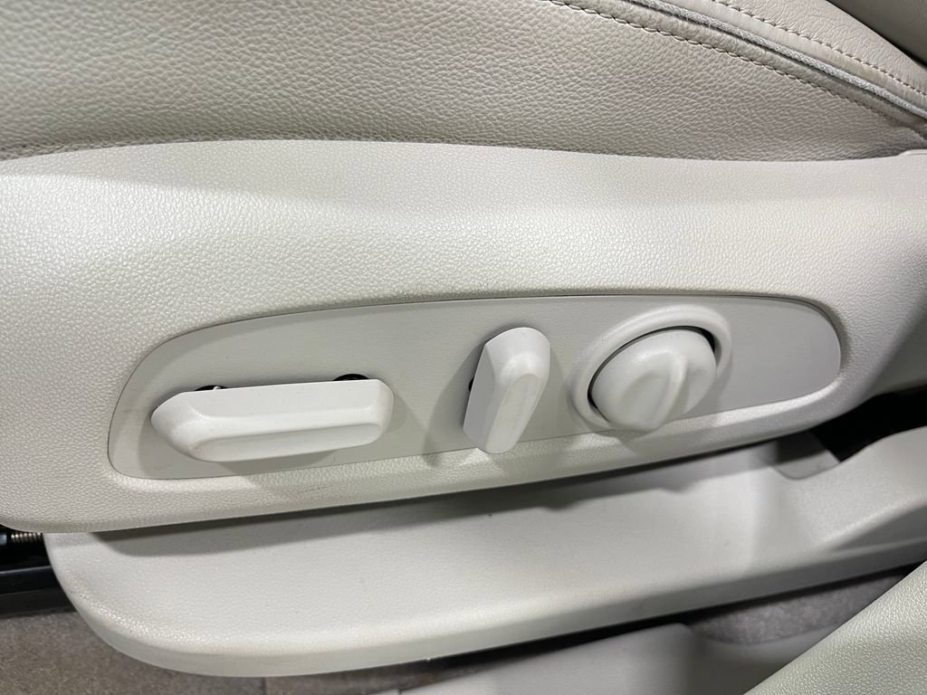 Used 2018 GMC Terrain Denali w/ Advanced Safety Package image 17