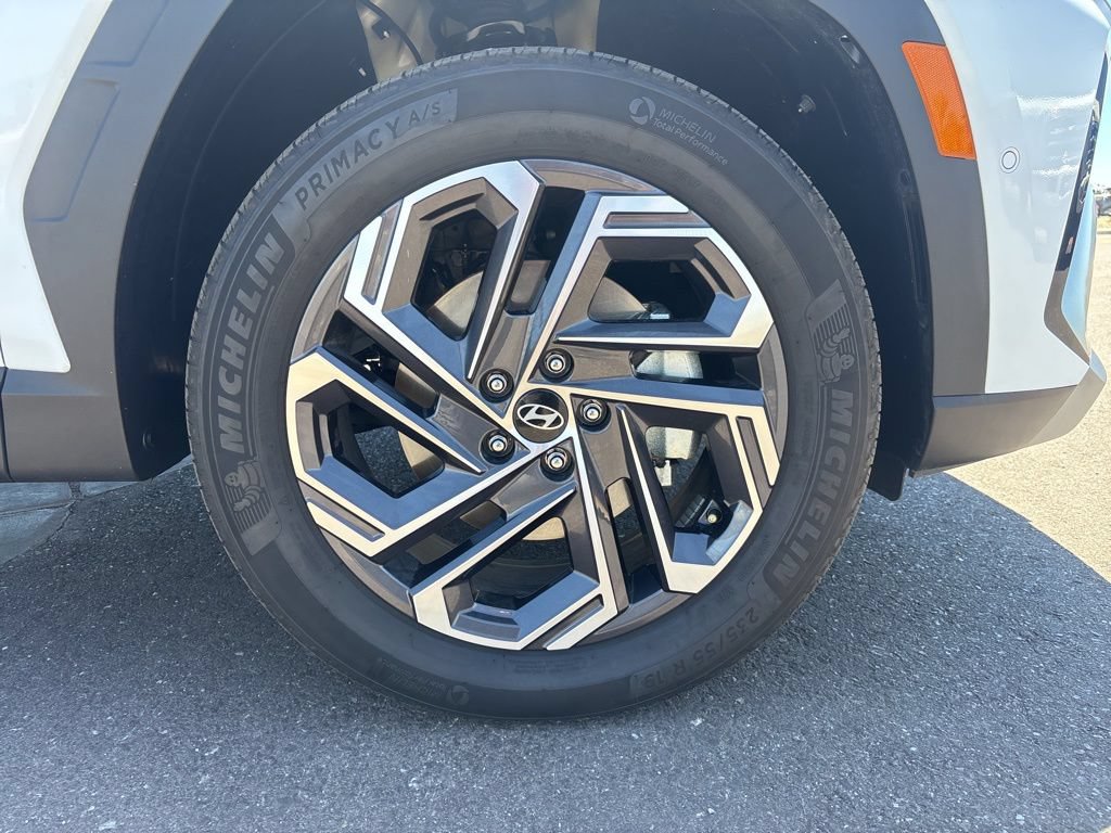 Certified 2025 Hyundai Tucson Limited AWD/4WD image 35