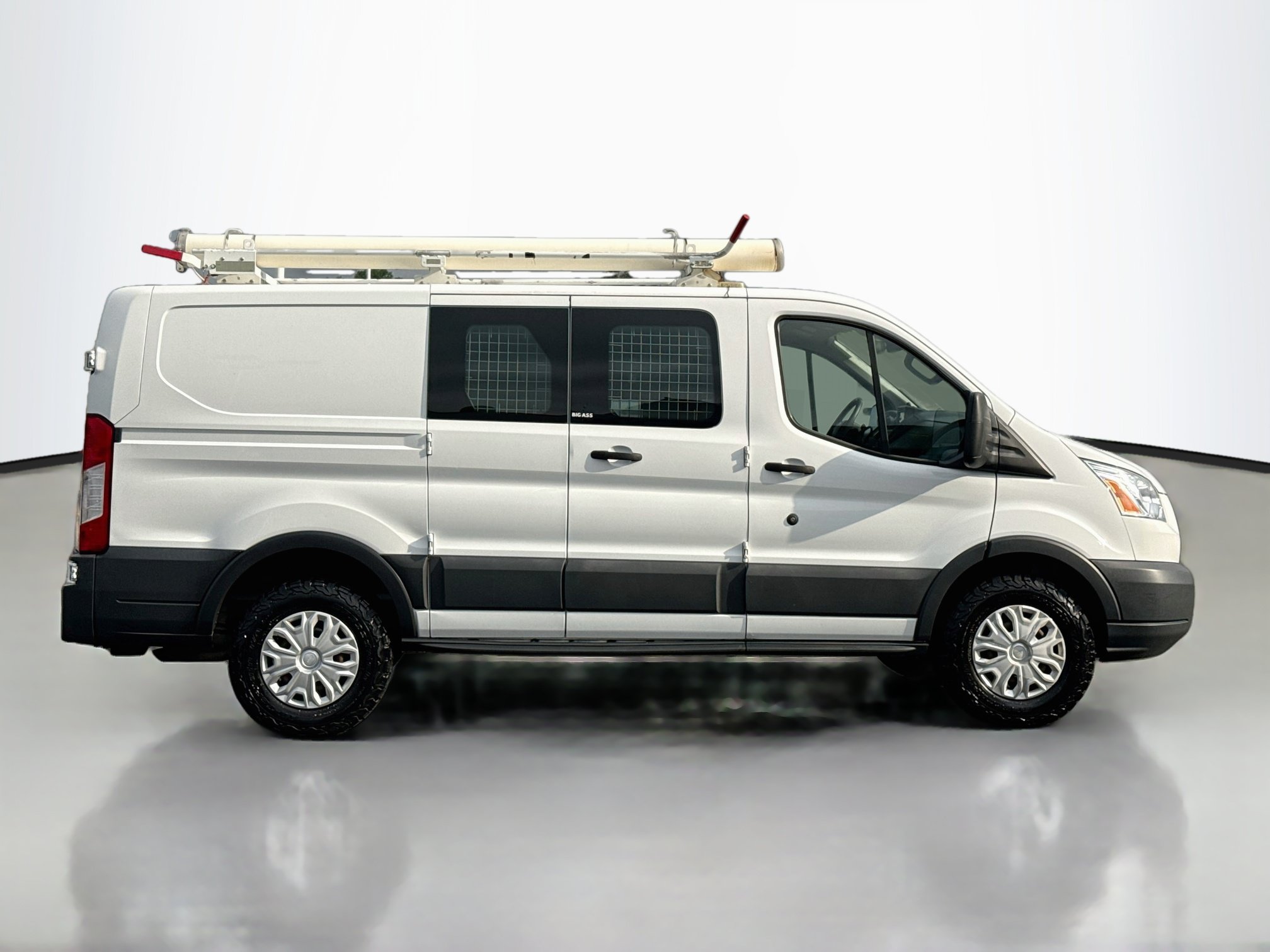 Used 2017 Ford Transit 250 130 Low Roof w/ Exterior Upgrade Package RWD image 8