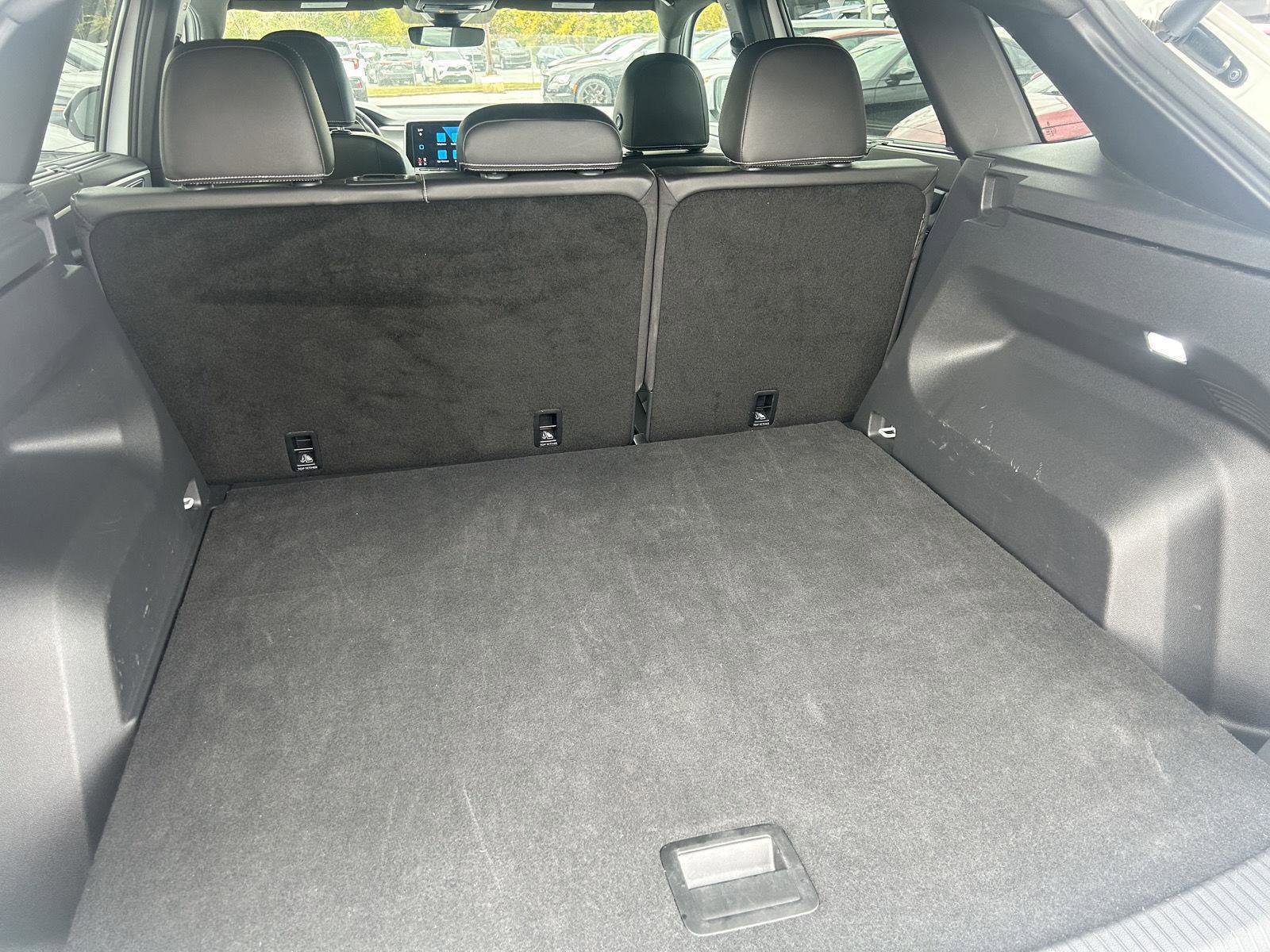 Used 2024 Volkswagen Atlas Cross Sport SE image 9