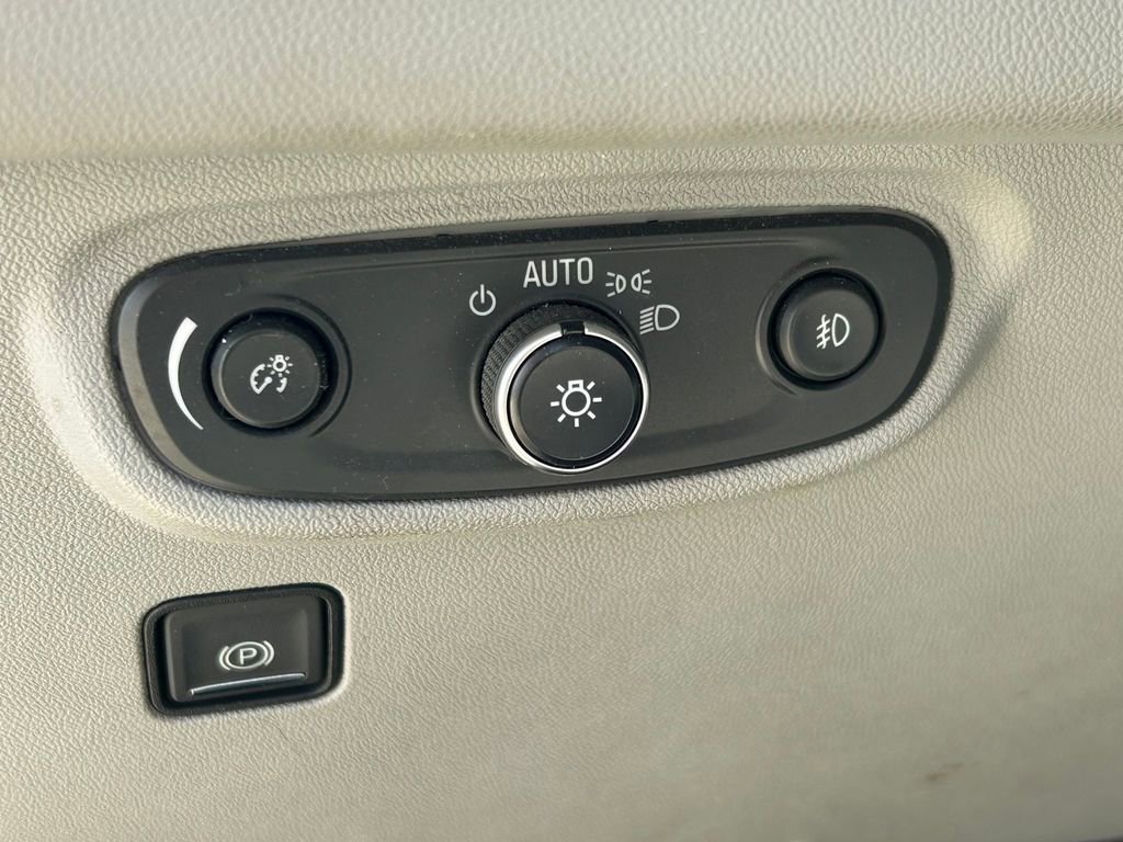 Used 2022 GMC Terrain SLT image 29