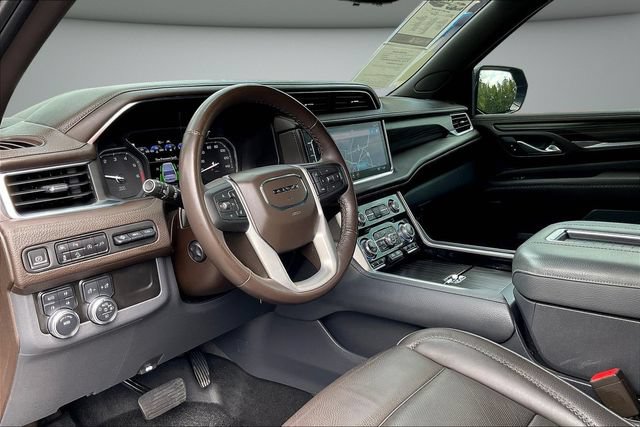 Used 2021 GMC Yukon Denali w/ Denali Premium Package AWD/4WD image 19