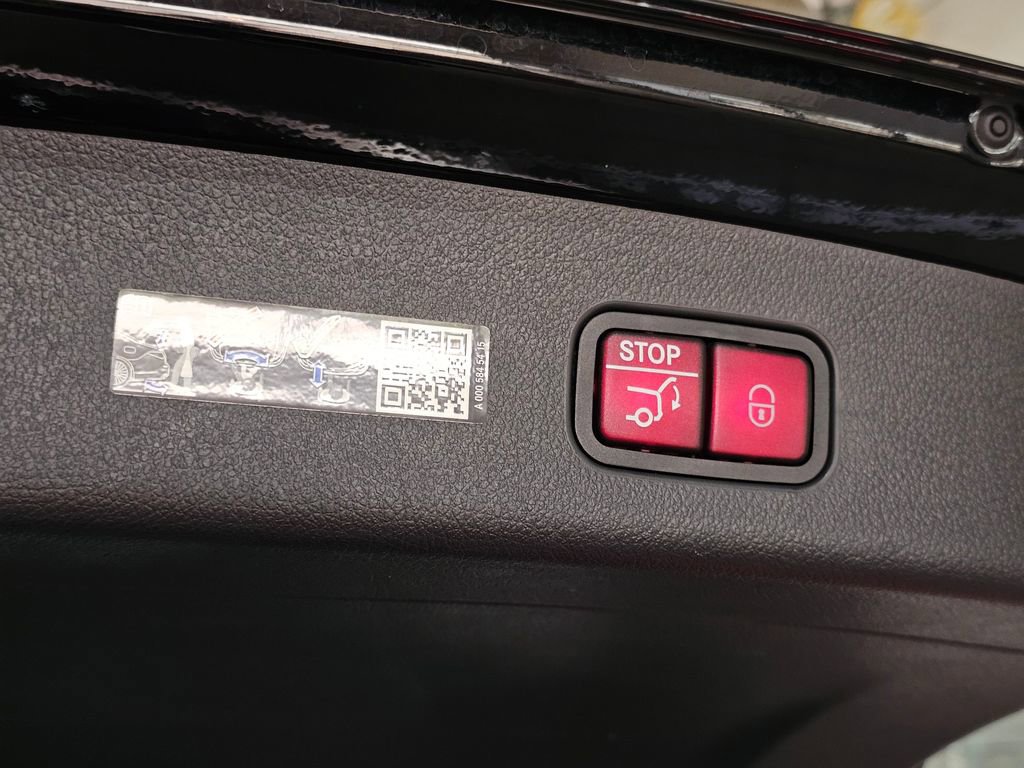 Used 2025 Mercedes-Benz GLC 43 AMG 4MATIC image 29