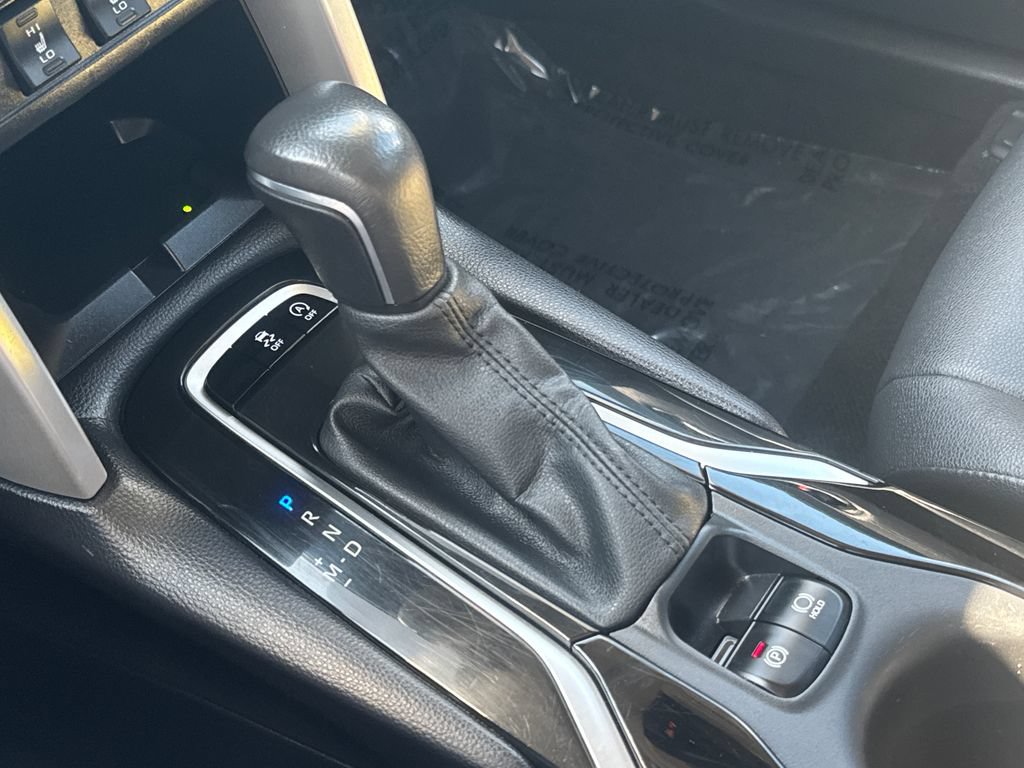 Used 2025 Toyota Corolla Cross XLE FWD image 27