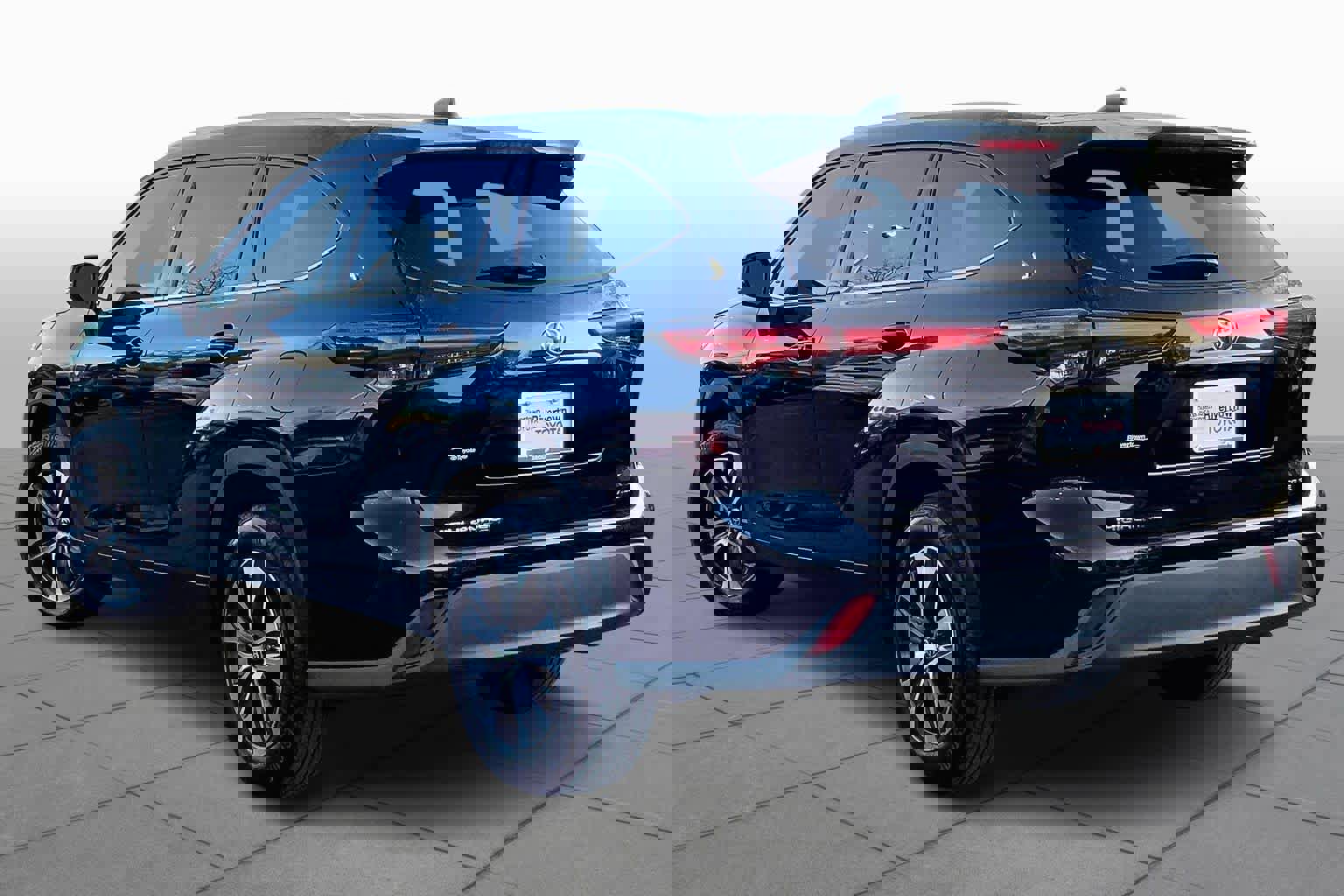 Used 2021 Toyota Highlander XLE image 12