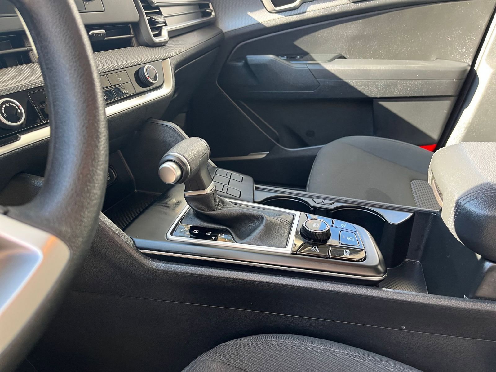 Used 2025 Kia Sportage LX image 41