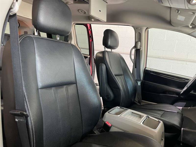 Used 2015 Chrysler Town & Country Touring-L w/ Driver Convenience Group FWD image 80