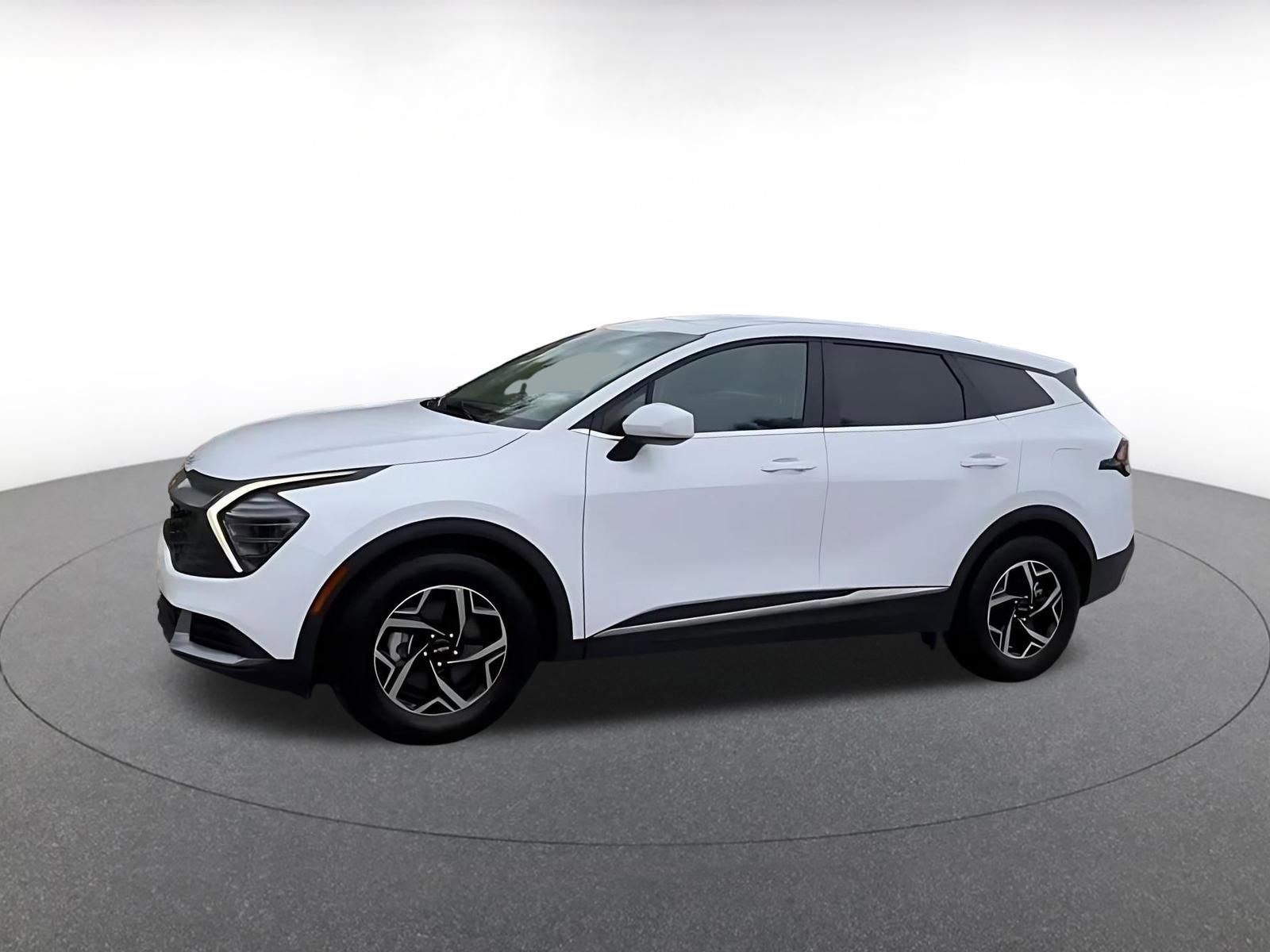 Used 2025 Kia Sportage LX image 10