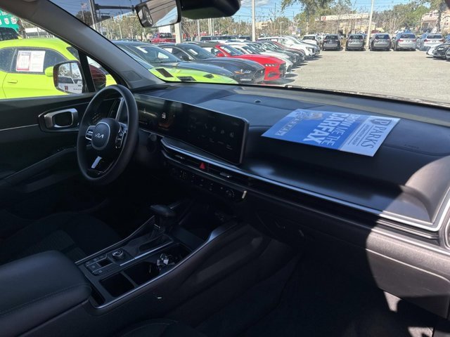 Used 2024 Kia Sorento LX image 17