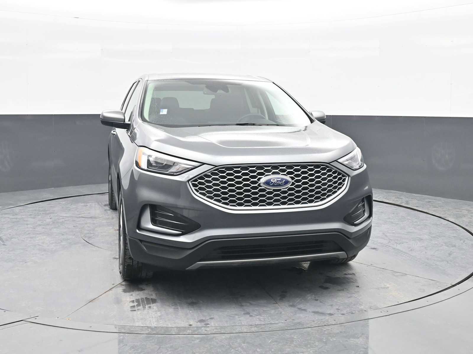 Used 2024 Ford Edge SEL image 2