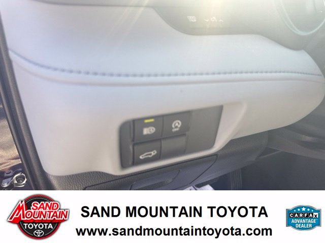Used 2023 Toyota Highlander LE AWD/4WD image 15