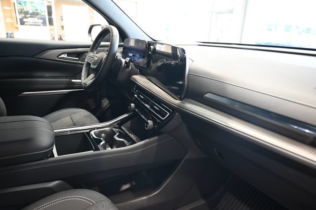 New 2026 Chevrolet Traverse LT w/ LPO, Floor Liner Package FWD image 14