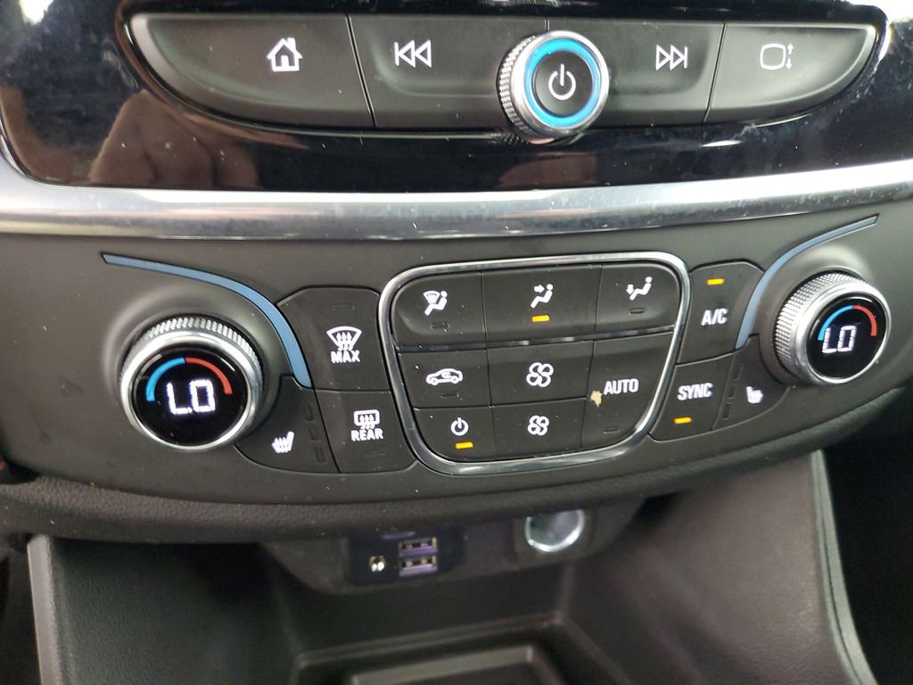 Used 2023 Chevrolet Traverse RS image 19