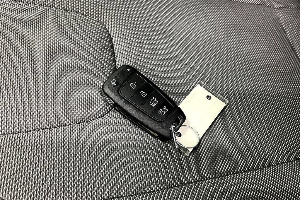 Certified 2024 Hyundai Elantra SE FWD image 10