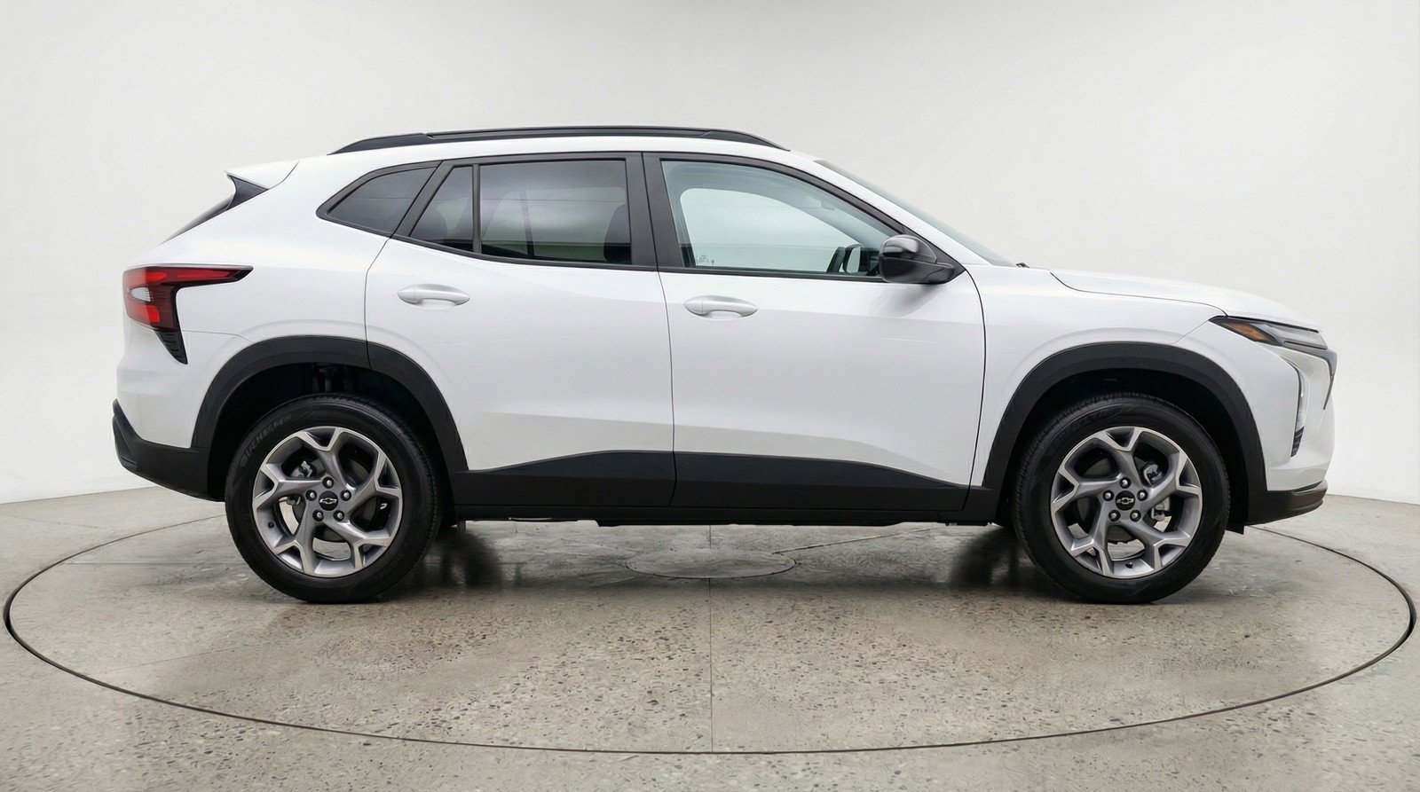 Used 2025 Chevrolet Trax LT FWD image 11