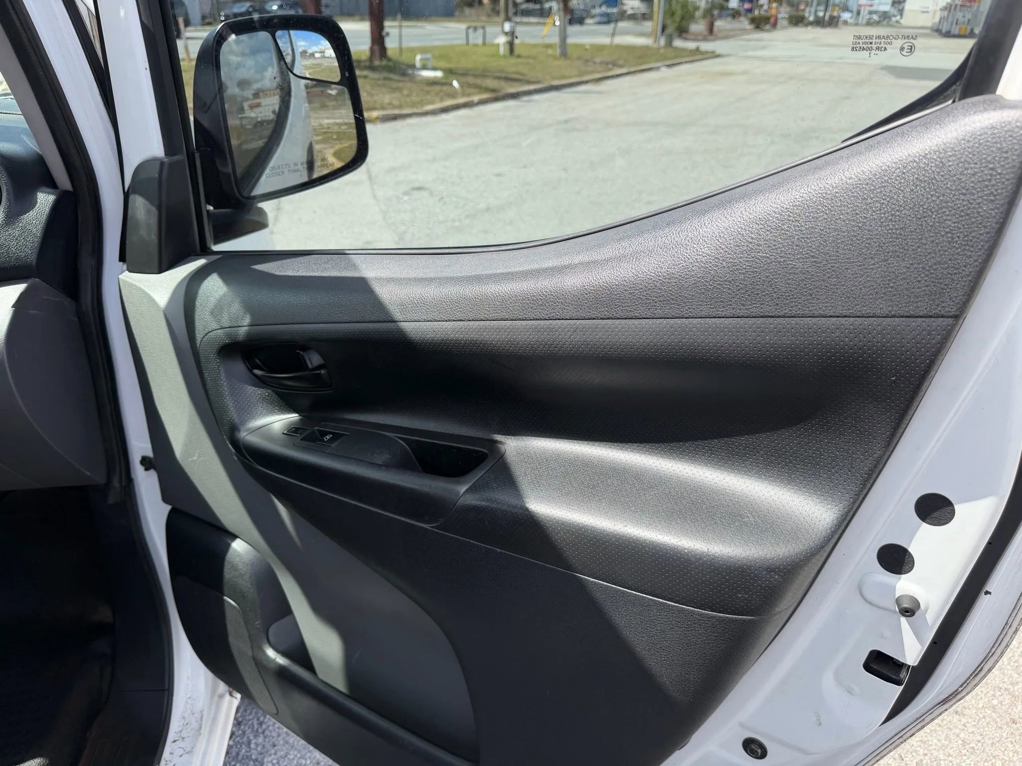 Used 2017 Nissan NV200 S image 12