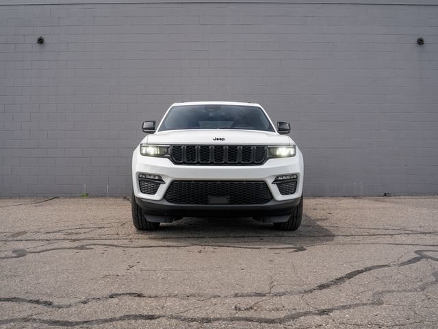 Used 2024 Jeep Grand Cherokee Limited w/ Black Appearance Package AWD/4WD image 10