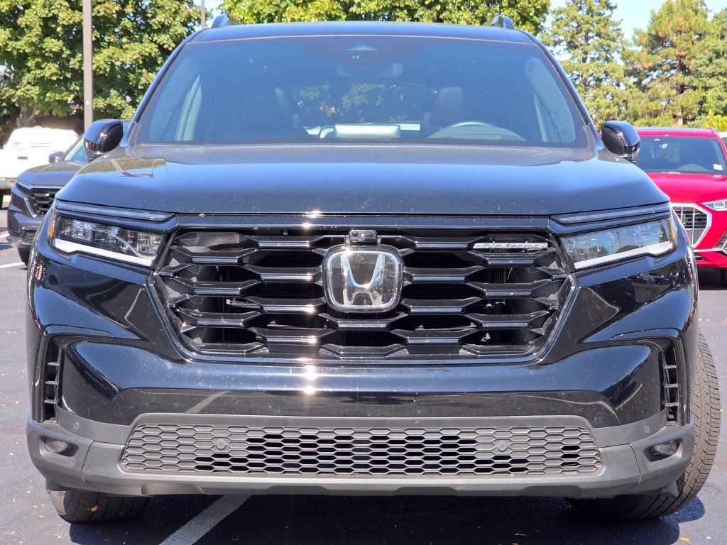 Certified 2025 Honda Pilot Black Edition image 23