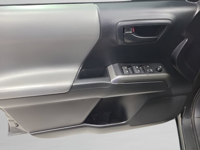Used 2021 Toyota Tacoma SR5 AWD/4WD image 21