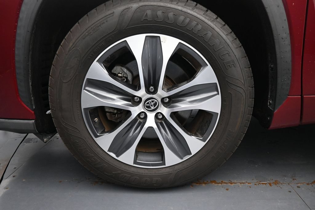 Used 2020 Toyota Highlander XLE FWD image 14