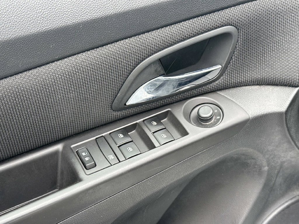 Used 2016 Chevrolet Cruze LT FWD image 16