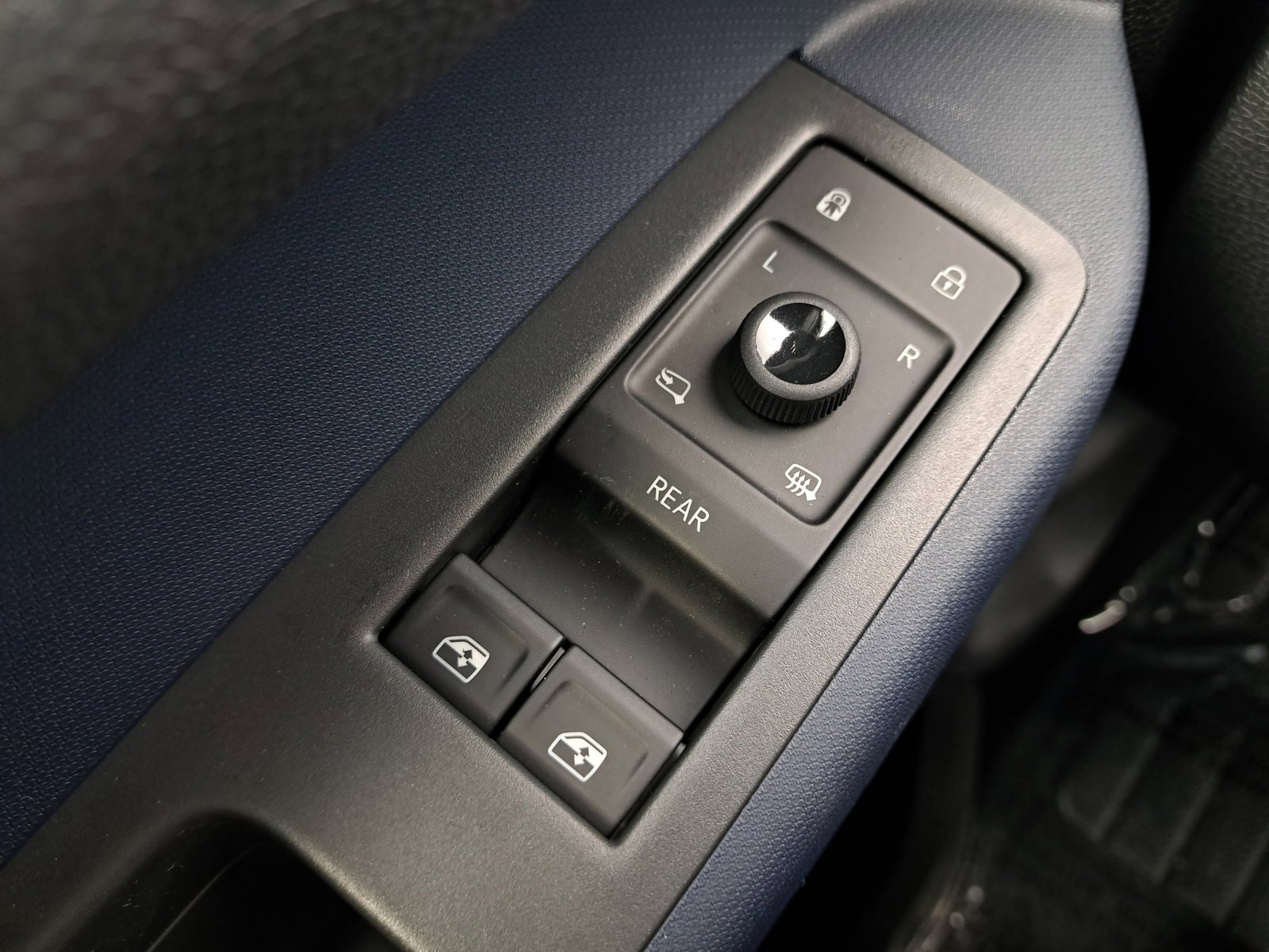 New 2025 Volkswagen ID. Buzz Pro S image 26