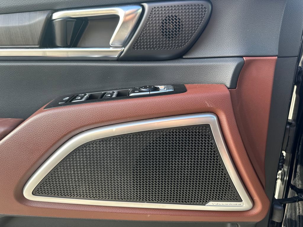 Used 2023 Kia Telluride EX w/ EX Captain's Chair Package image 21