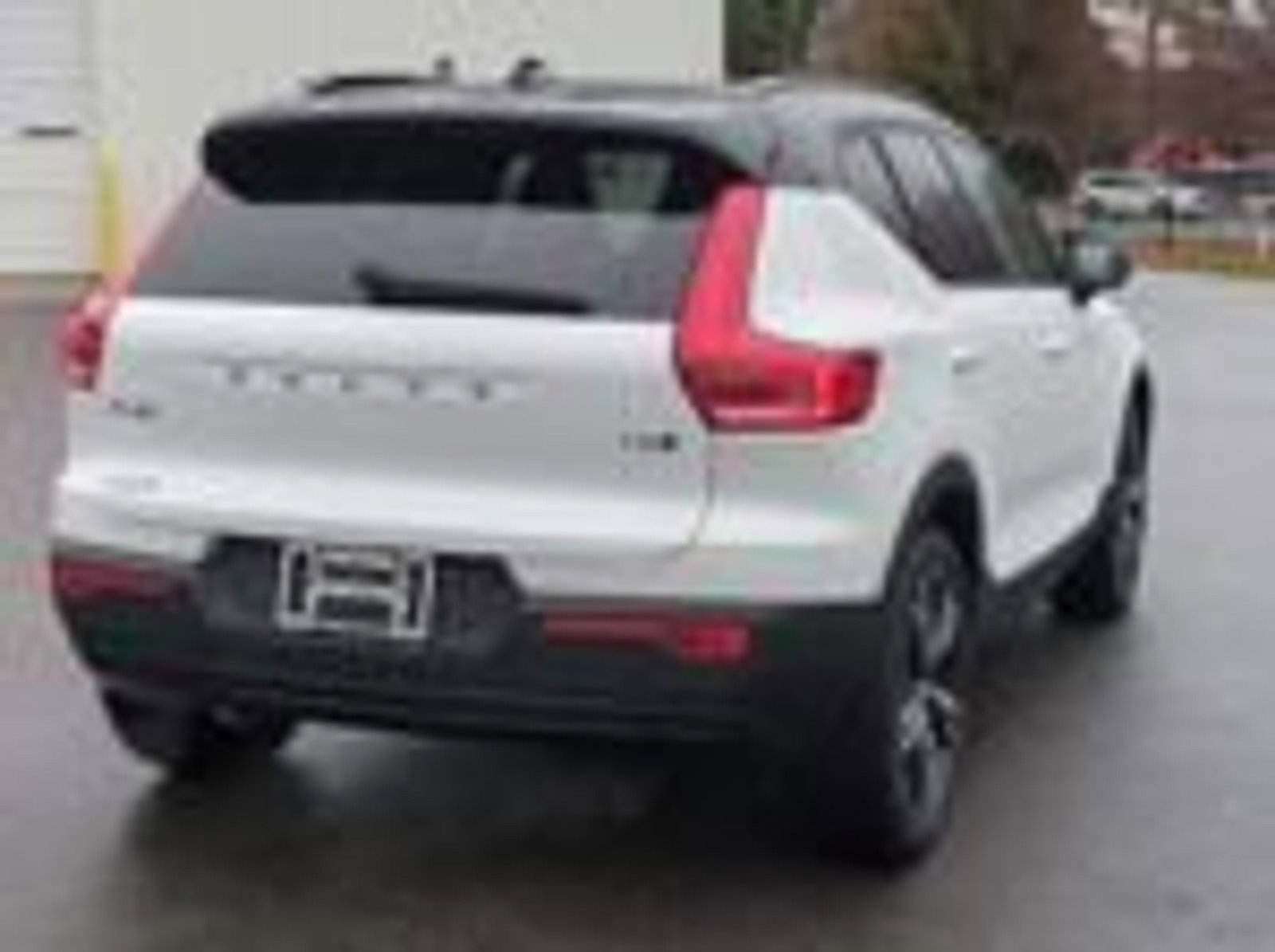 Used 2021 Volvo XC40 T5 R-Design image 6