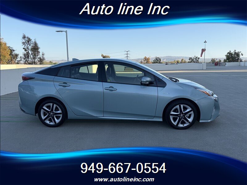 Used 2017 Toyota Prius Three Touring FWD image 2