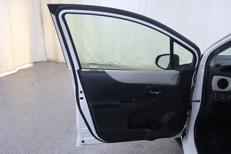 Used 2014 Toyota Yaris LE FWD image 17