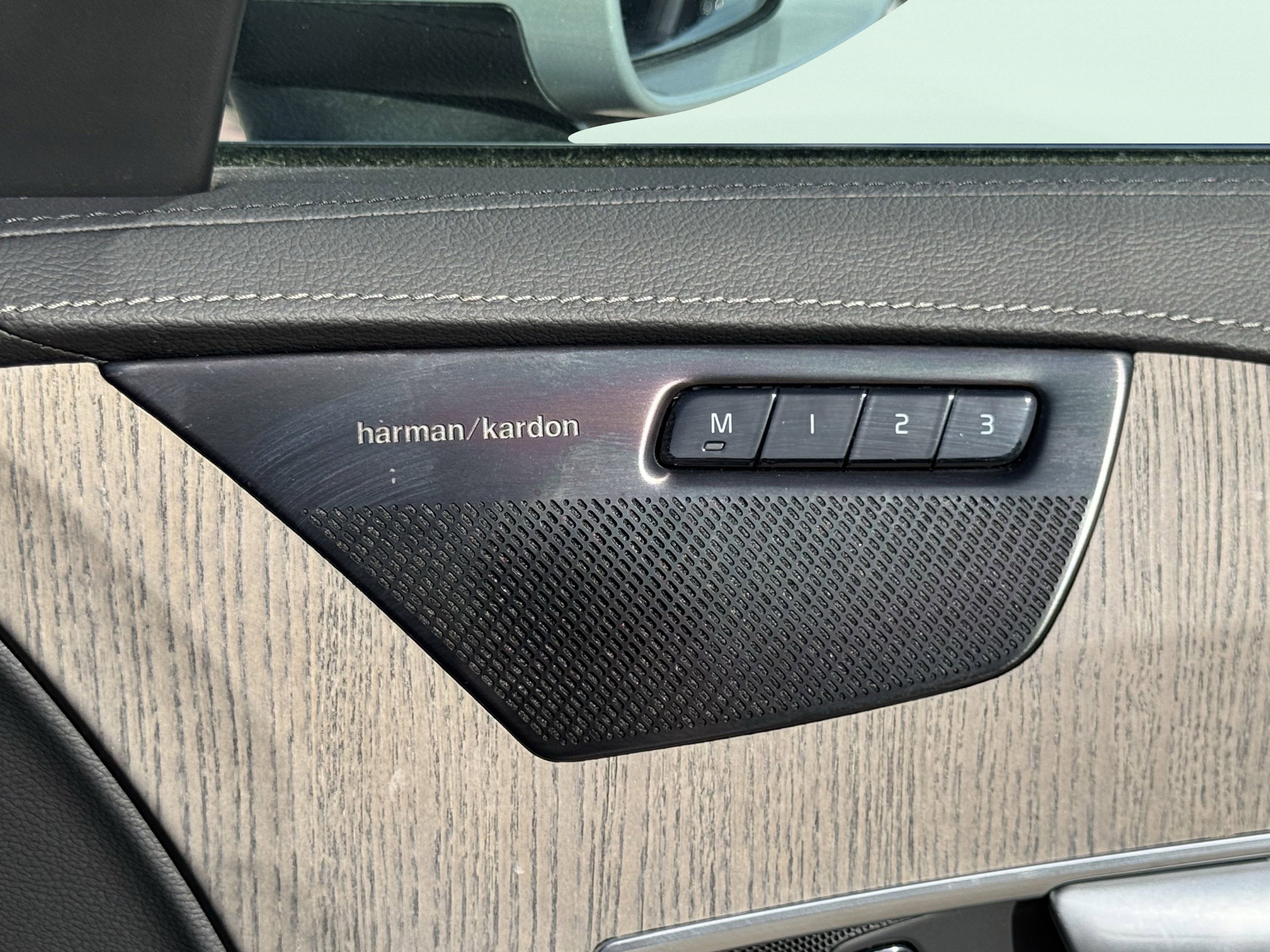 Used 2024 Volvo XC90 T8 Ultimate w/ Lounge Package image 71