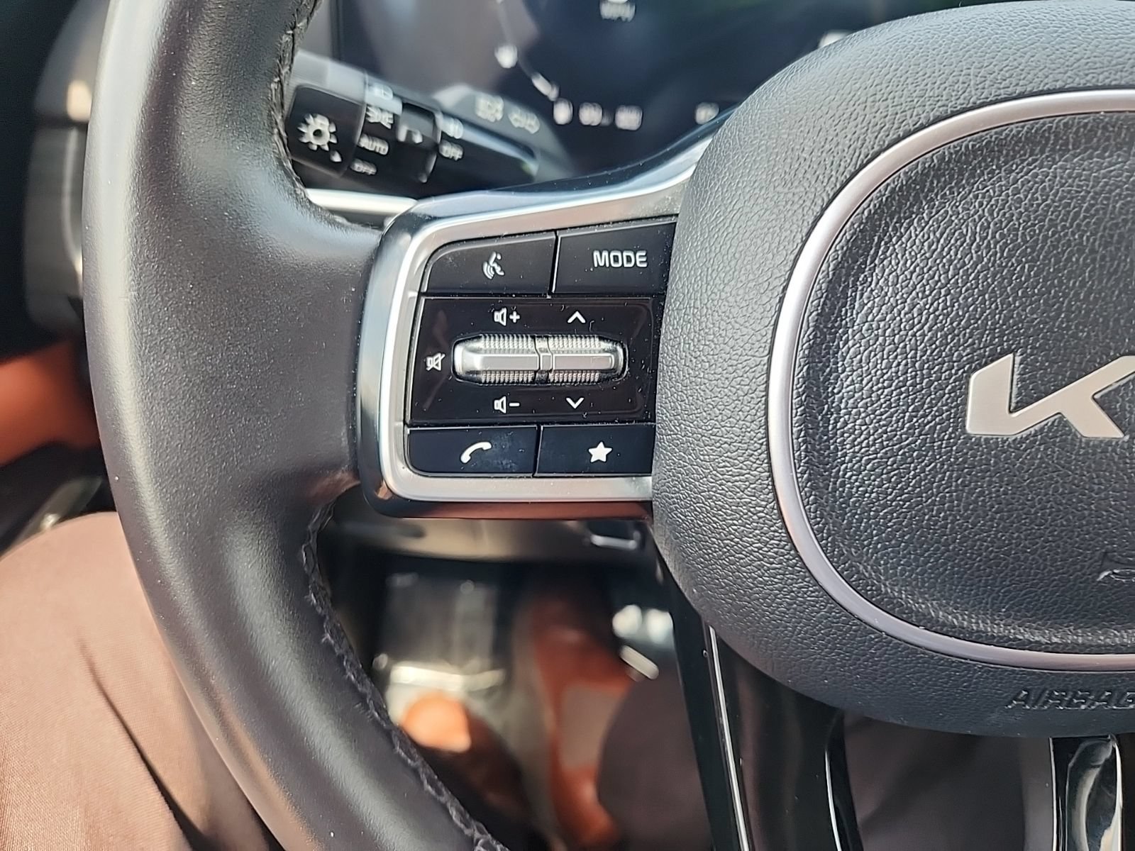 Used 2024 Kia Carnival SX FWD image 19