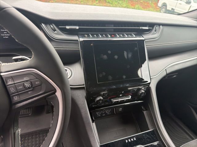 Used 2024 Jeep Grand Cherokee Altitude AWD/4WD image 25