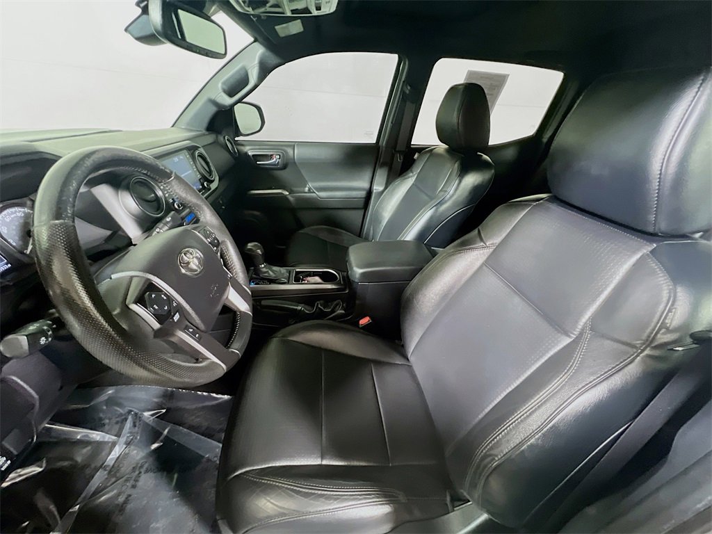 Certified 2022 Toyota Tacoma TRD Off-Road image 18
