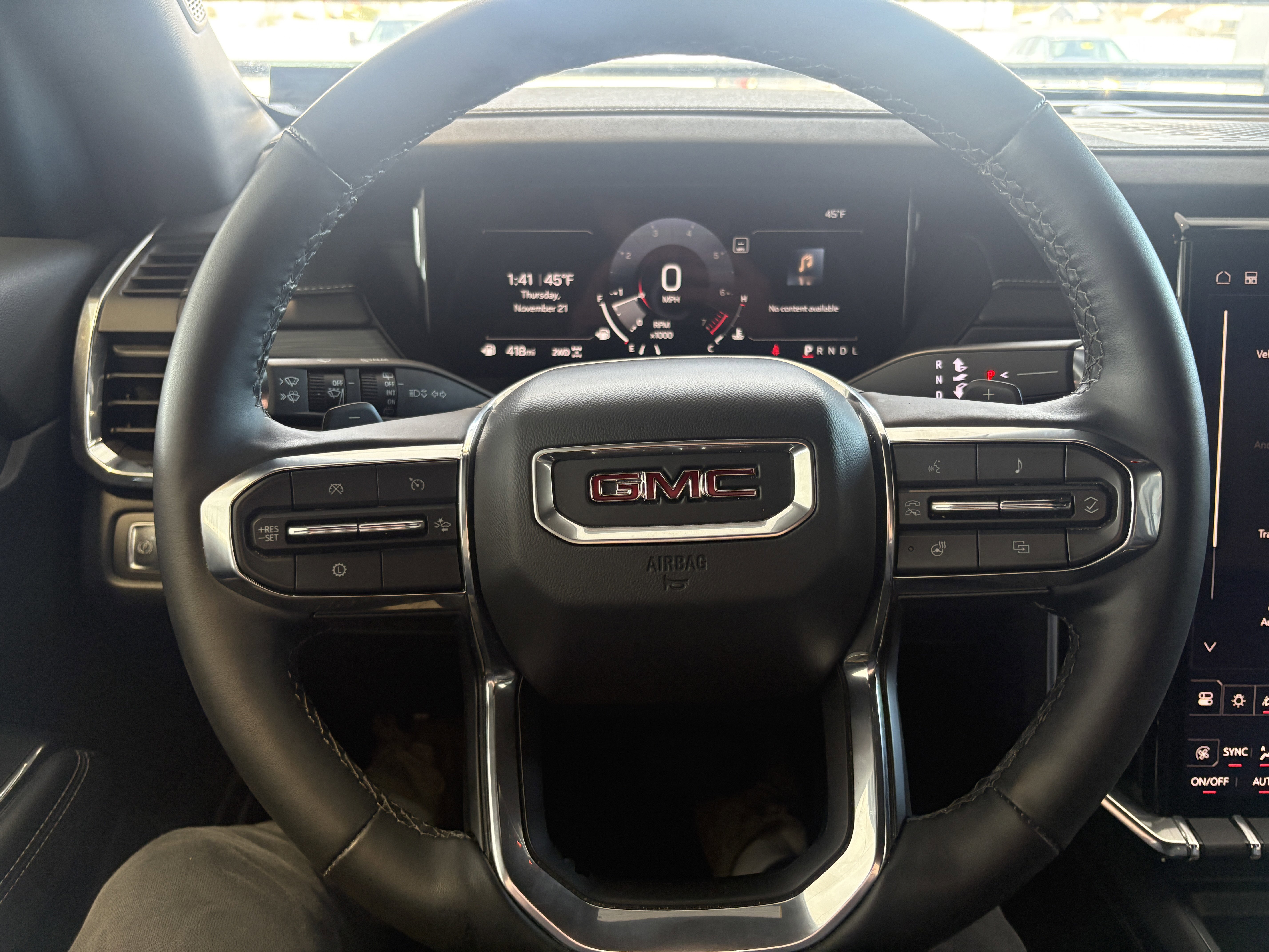 Used 2025 GMC Acadia Elevation image 9