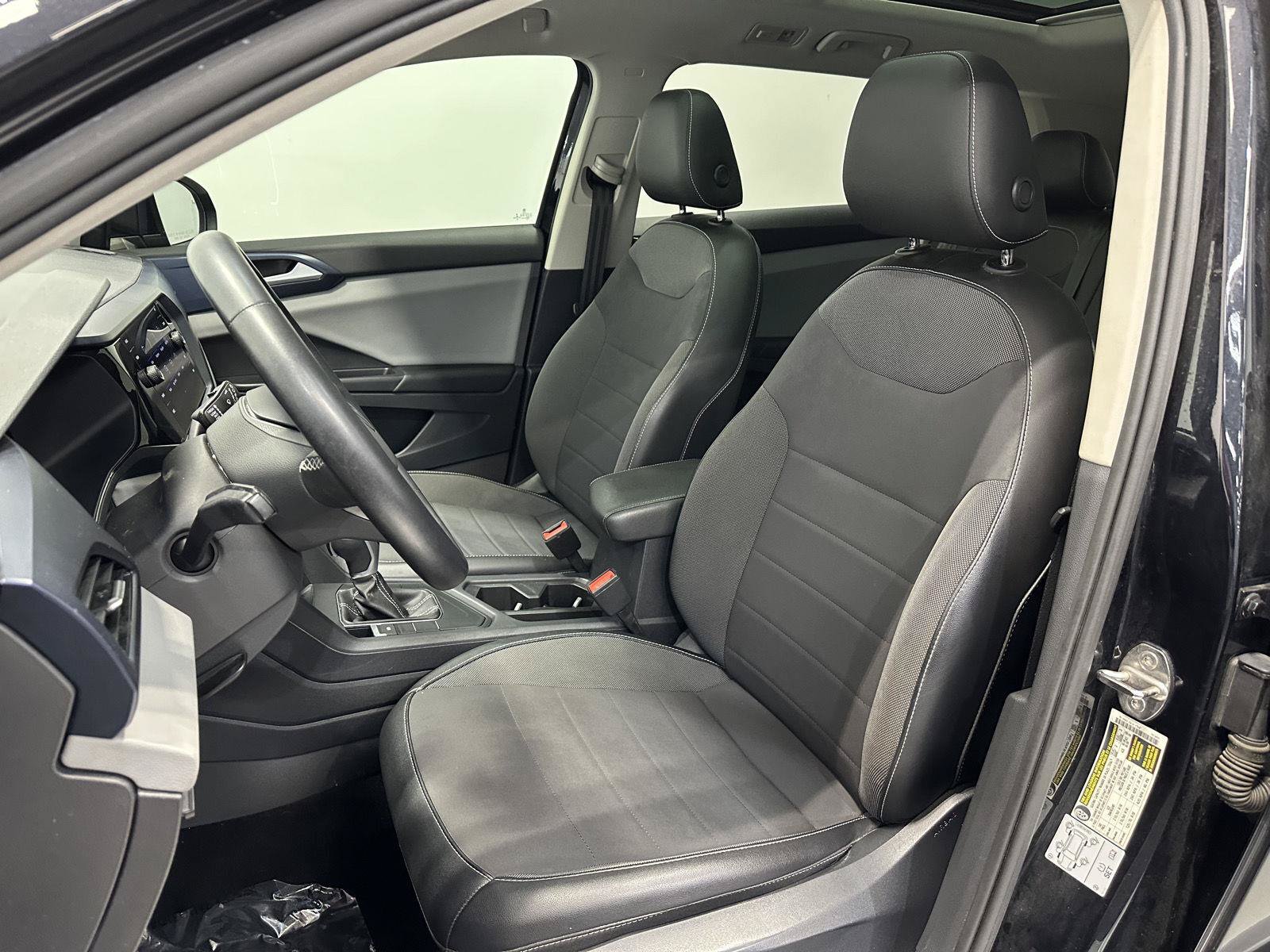 Used 2022 Volkswagen Taos SE w/ Panoramic Sunroof Package FWD image 15