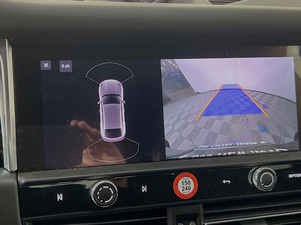 Certified 2025 Porsche Macan AWD/4WD image 17