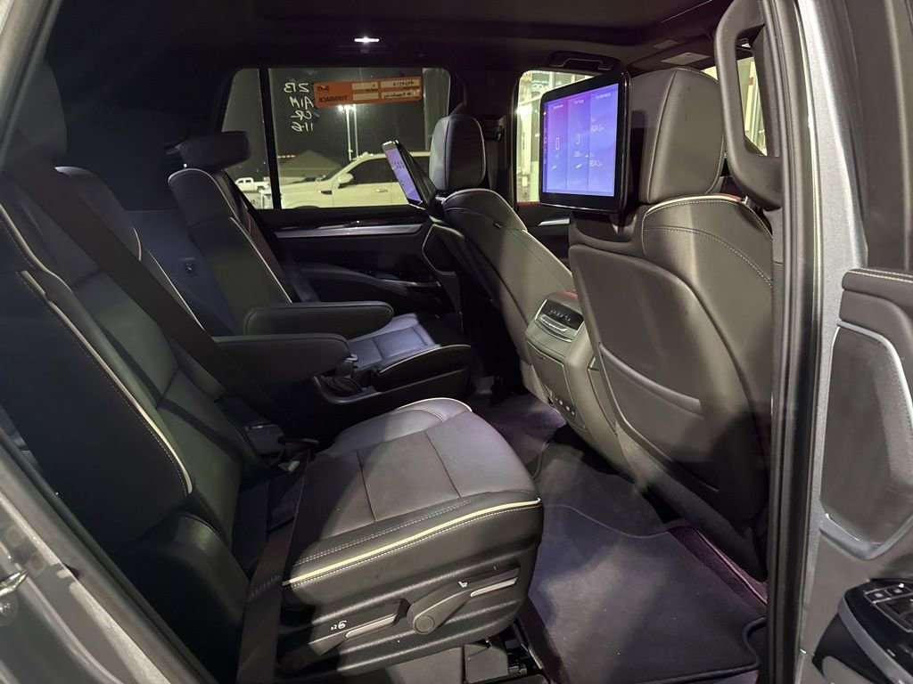 Used 2025 Cadillac Escalade Premium Luxury image 13