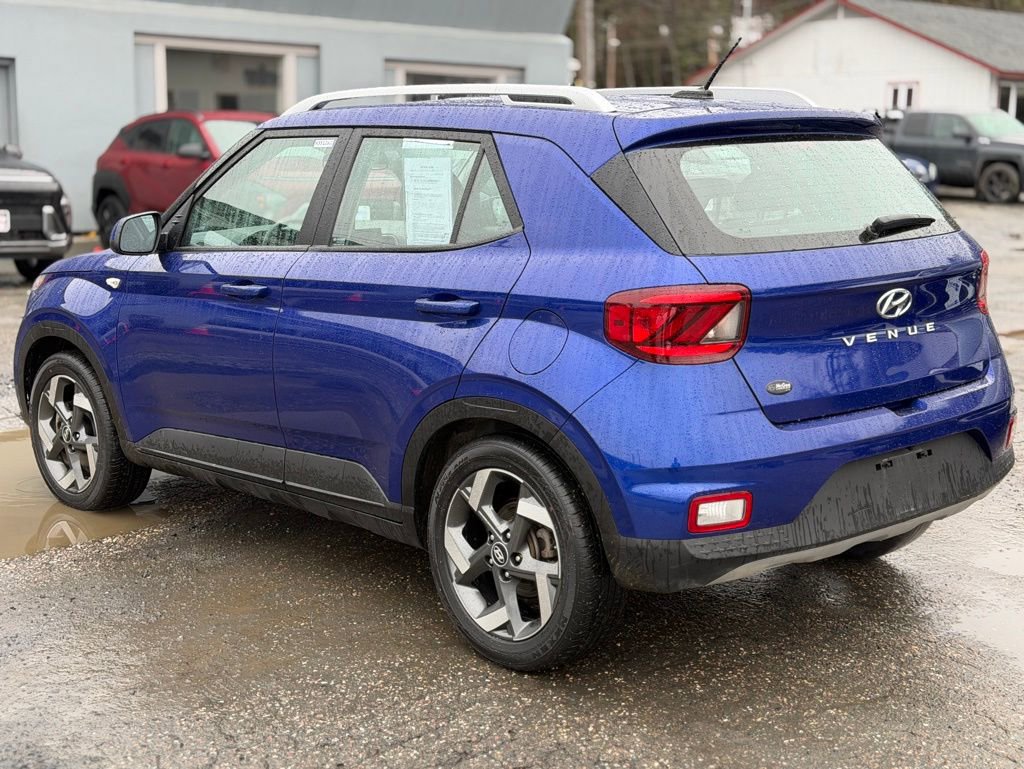 Used 2023 Hyundai Venue SEL w/ Cargo Package image 3